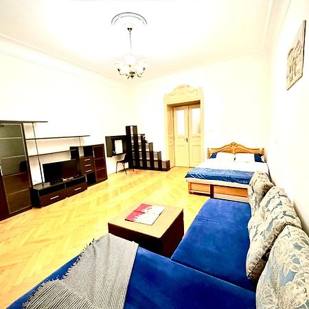 Luxury Apartment Near Rynok Square Lviv Exterior photo